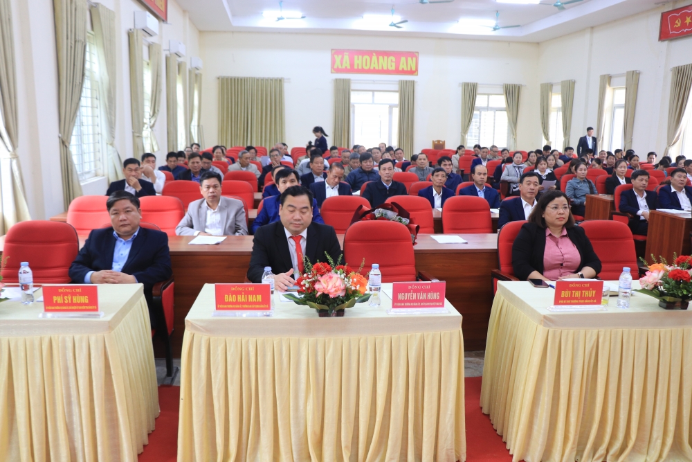 Đại biểu dự kỳ họp.