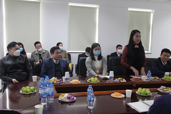 Đ.c Hoàng Thị Thuý Lan - Uỷ viên Trung ương Đảng, Bí thư tỉnh uỷ, Trưởng đàon đại biểu Quốc hội chúc tết doanh nghiệp YOUNG POONG VINA
