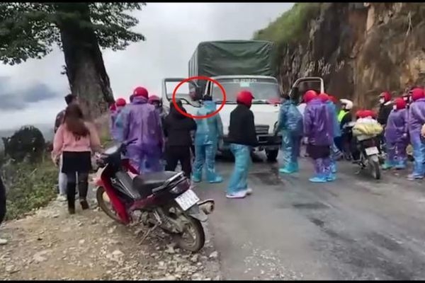 Tài xế ô tô bị nhóm phượt hành hung ở Hà Giang