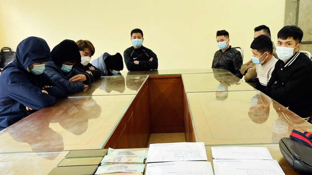 Lào Cai: Triệt phá ổ nhóm đánh bạc qua mạng internet