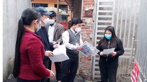 Vĩnh Phúc: Phát 10.000 tờ gấp tuyên truyền về PCD COVID-19 tới địa phương