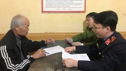 vinh phuc khoi to tai xe 65 tuoi hat vang csgt len nap capo