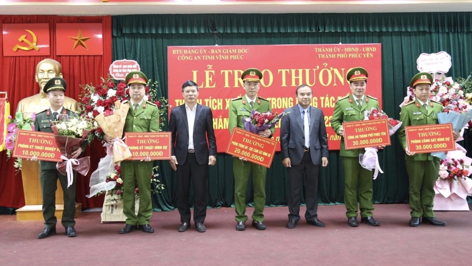 Vĩnh Phúc: Trao thưởng lực lượng công an phá vụ án cướp tài sản tại cửa hàng Thế giới di động