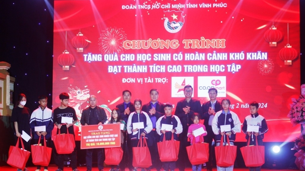 Vĩnh Phúc: Chăm lo, hỗ trợ học sinh nghèo, học giỏi