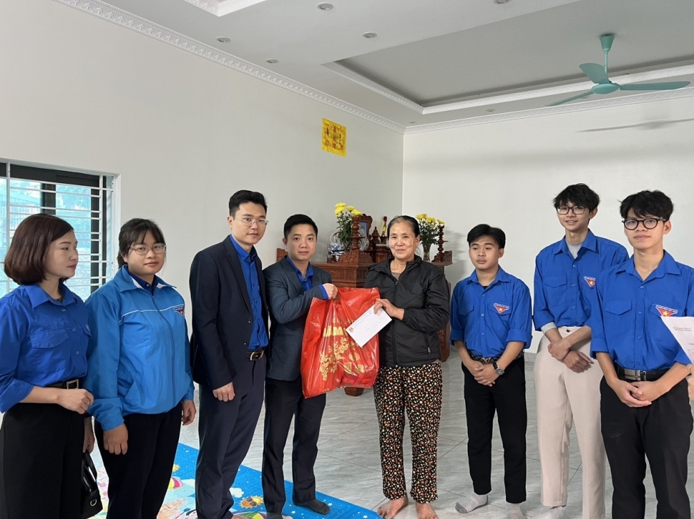 Chương trình “Tết ấm - Xuân vui 2024” tại Bệnh viện Đa khoa tỉnh Vĩnh Phúc