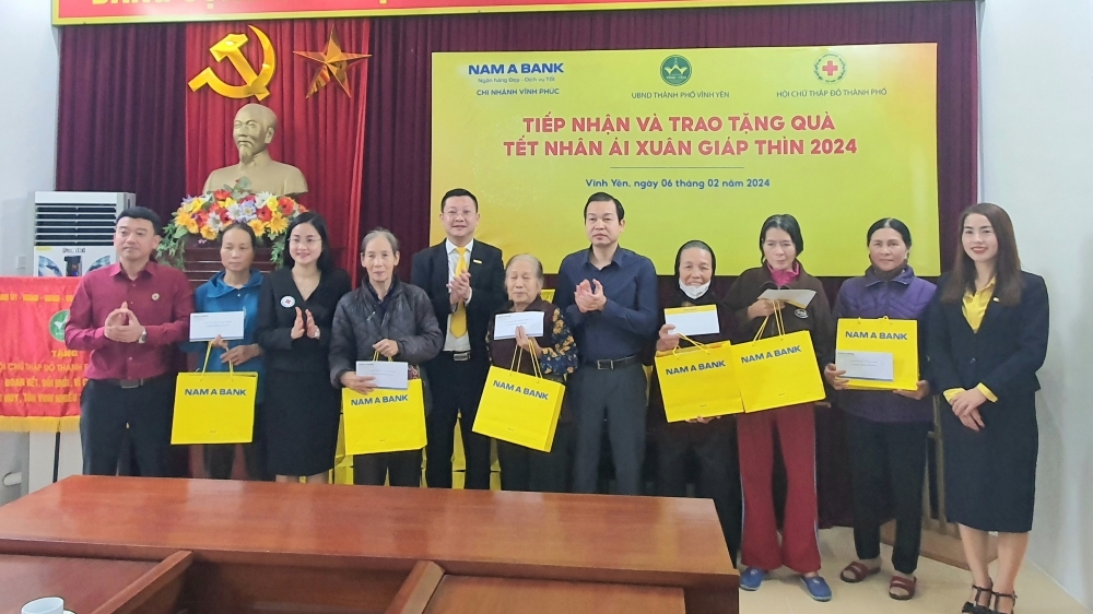 TP. Vĩnh Yên trao 50 suất quà cho người nghèo và gia đình chính sách