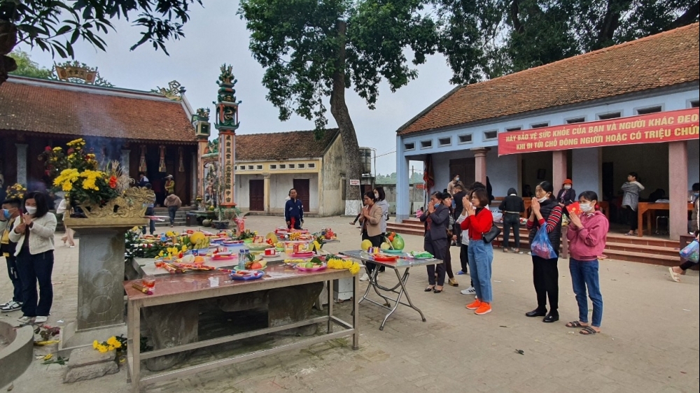 Huyện Yên Lạc: Hàng nghìn du khách trẩy hội Đền Thính