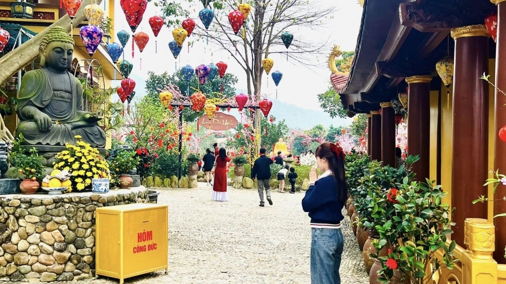 Huyện Bình Xuyên: Du khách nô nức về Đền Thượng