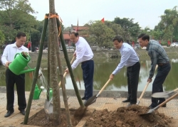 lanh dao huyen lap thach dang huong tai mot so di tich lich su