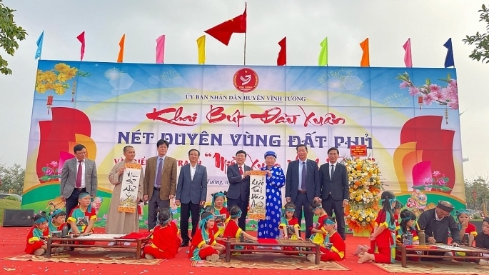Huyện Vĩnh Tường: Khai bút đầu Xuân – Nét duyên vùng đất Phủ