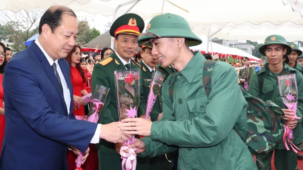 Gần 300 thanh niên ưu tú quê hương Lập Thạch lên đường nhập ngũ