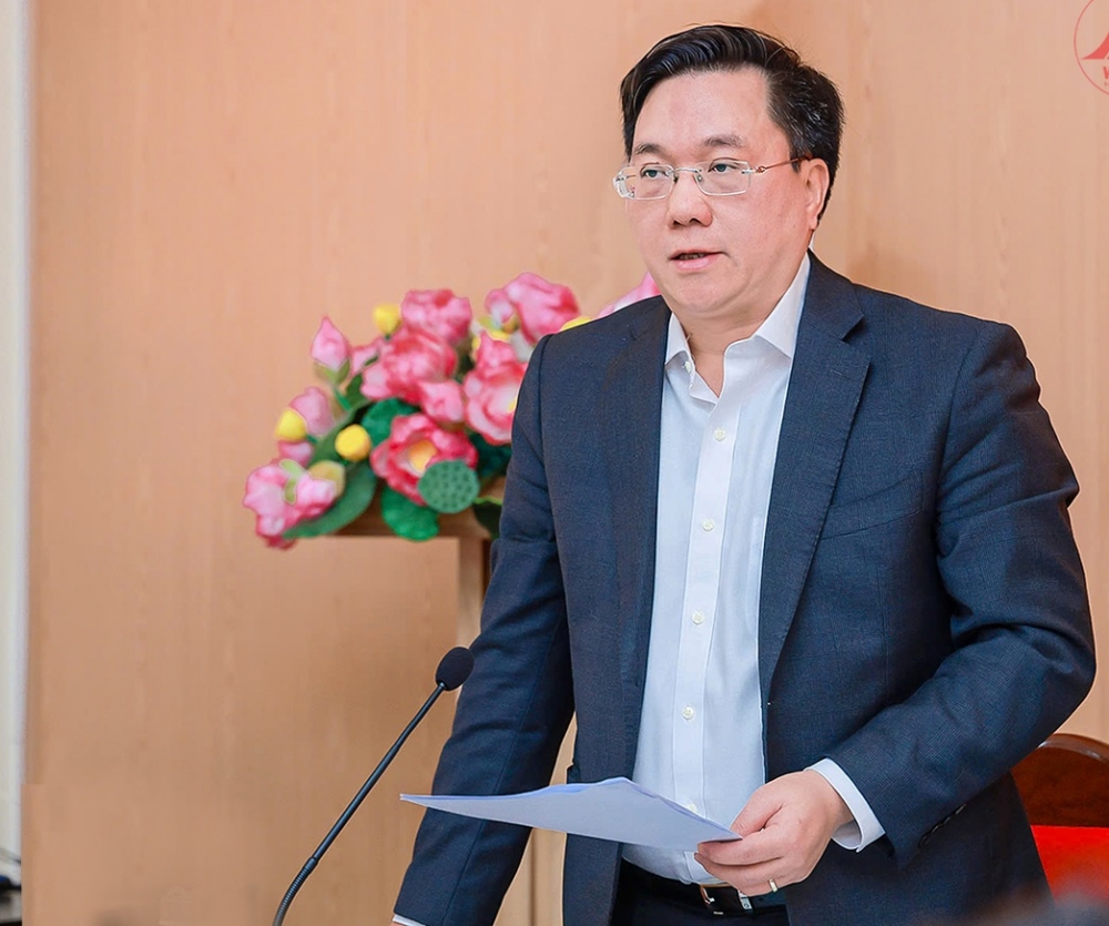 Chủ tịch UBND tỉnh Trần Duy Đông phát biểu tại hội nghị.