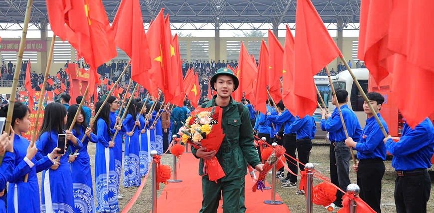 Các tân binh đều phấn khởi lên đường nhập ngũ