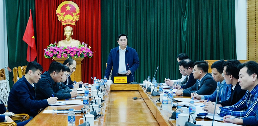 Chủ tịch UBND tỉnh Trần Duy Đông phát biểu tại buổi làm việc