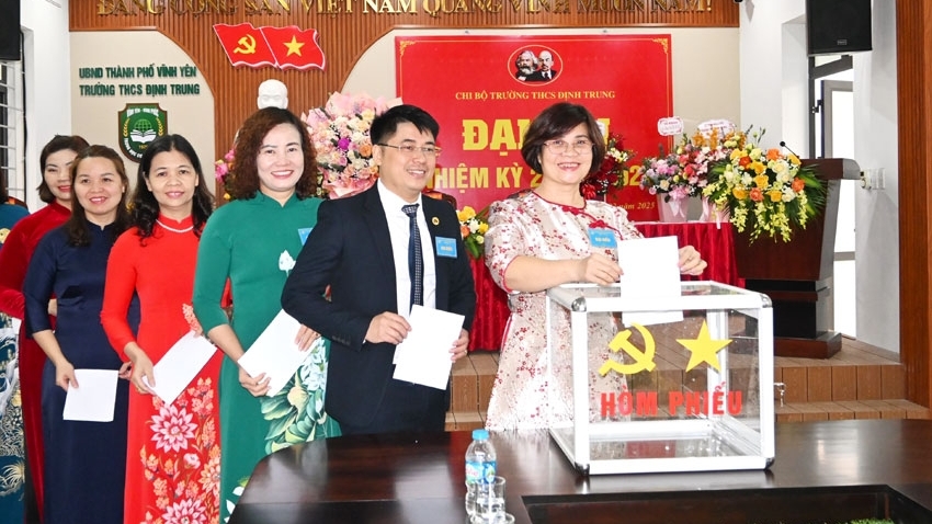 Vĩnh Yên: Đại hội chi bộ trường THCS Định Trung thành công tốt đẹp