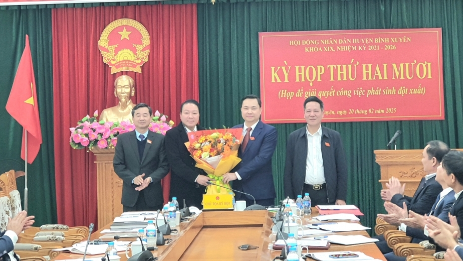 Ông Nguyễn Mạnh Hùng được bầu làm Chủ tịch HĐND huyện Bình Xuyên