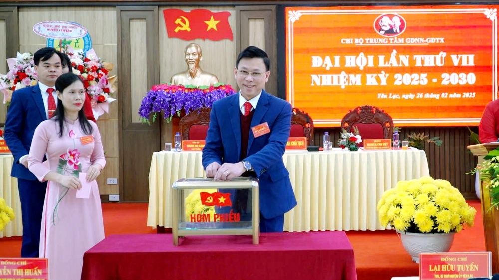 Chi bộ Trung tâm GDNN-GDTX huyện Yên Lạc tổ chức Đại hội điểm