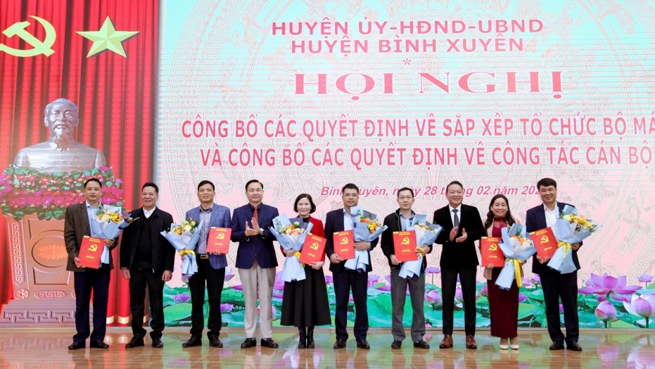 Huyện Bình Xuyên công bố quyết định về công tác cán bộ