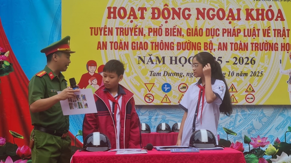 Các nhà trường tổ chức nhiều hoạt động ngoại khóa bổ ích, Nhà trường tăng cường tổ chức các hoạt động ngoại khóa, tạo môi trường giáo dục năng động, sáng tạo cho học sinh. Các nhà trường tổ chức nhiều hoạt động ngoại khóa bổ ích, Nhà trường tăng cường tổ chức các hoạt động ngoại khóa, tạo môi trường giáo dục năng động, sáng tạo cho học sinh.