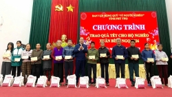 Phú Thọ: Trao quà Tết cho các hộ nghèo, hộ hoàn cảnh khó khăn tại xã Vân Bán