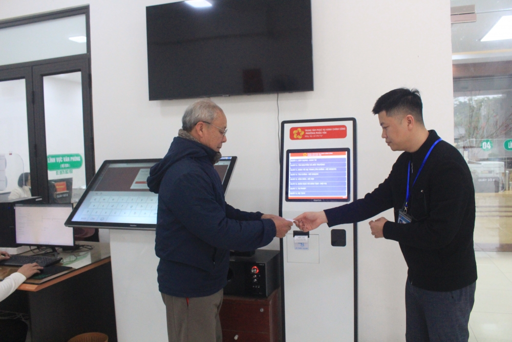 Đội ngũ cán bộ, công chức, viên chức  luôn nêu cao tinh thần phục vụ Nhân dân