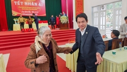 phu tho mang tet am den nguoi ngheo tai xa te lo