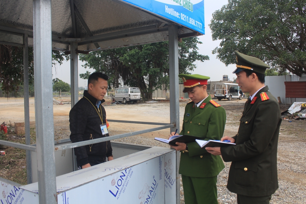 Công an xã Đại Đình tăng cường quản lý hoạt động trông giữ các phương tiện giao thông tại Khu danh thắng Tây Thiên.
