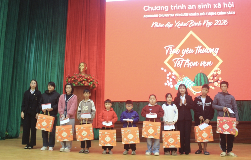 Xã Thổ Tang: Mang Tết ấm đến trẻ em có hoàn cảnh khó khăn