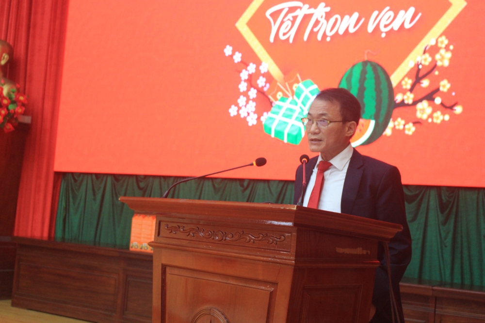 Đại diện lãnh đạo Agribank chi nhánh Thổ Tang phát biểu