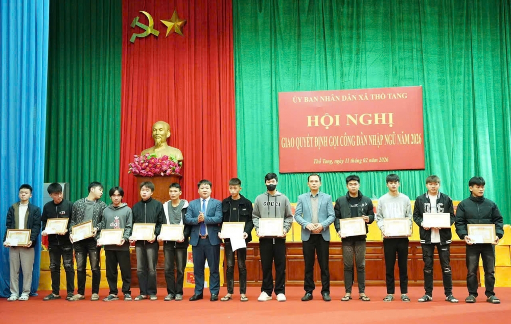 Xã Thổ Tang: Trao quyết định gọi công dân nhập ngũ năm 2026