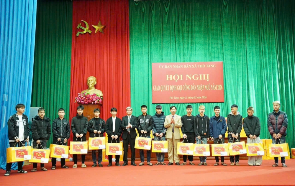 Xã Thổ Tang: Trao quyết định gọi công dân nhập ngũ năm 2026