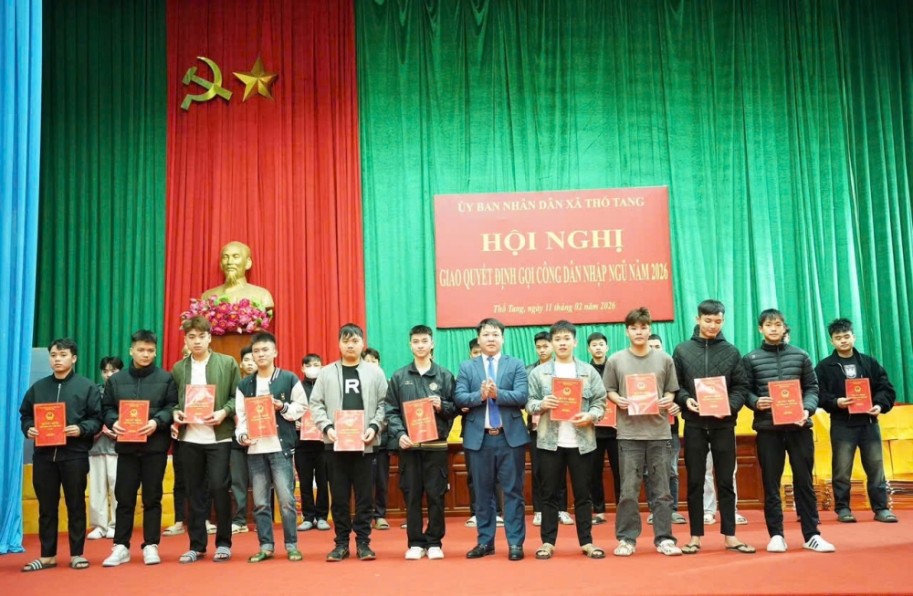 Xã Thổ Tang: Trao quyết định gọi công dân nhập ngũ năm 2026