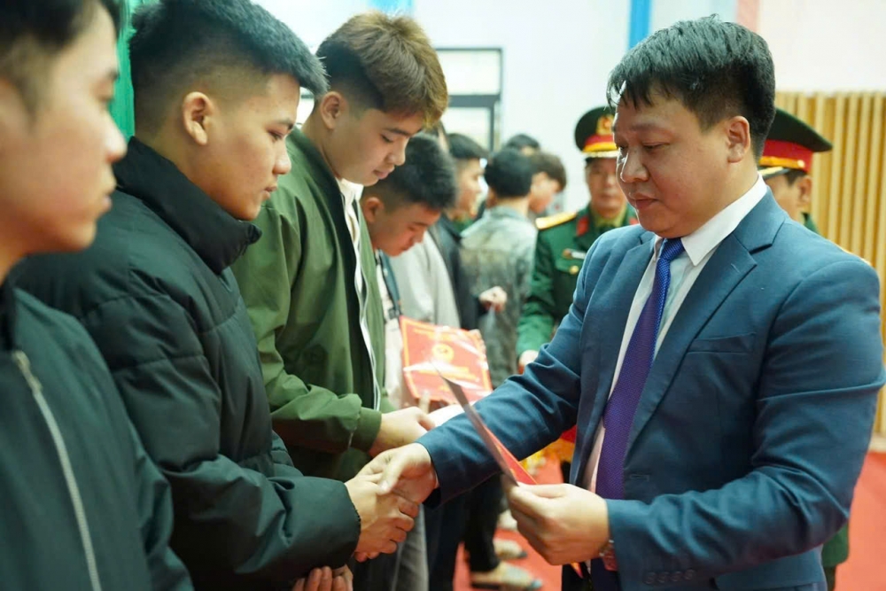 Xã Thổ Tang: Trao quyết định gọi công dân nhập ngũ năm 2026