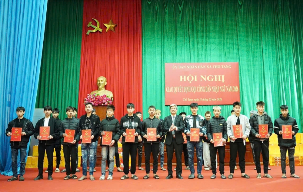 Xã Thổ Tang: Trao quyết định gọi công dân nhập ngũ năm 2026