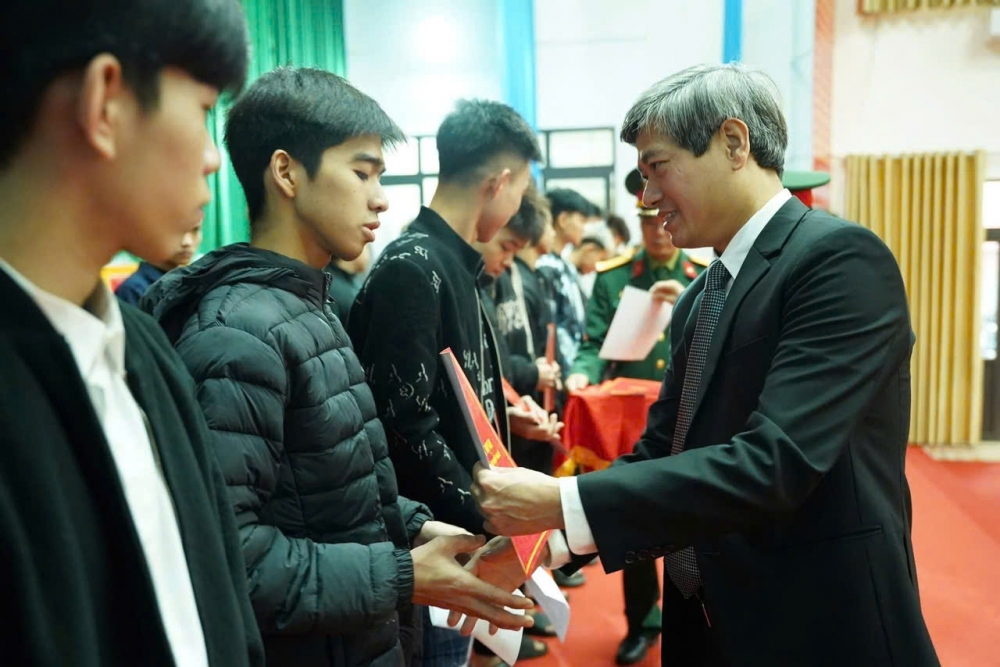 Xã Thổ Tang: Trao quyết định gọi công dân nhập ngũ năm 2026