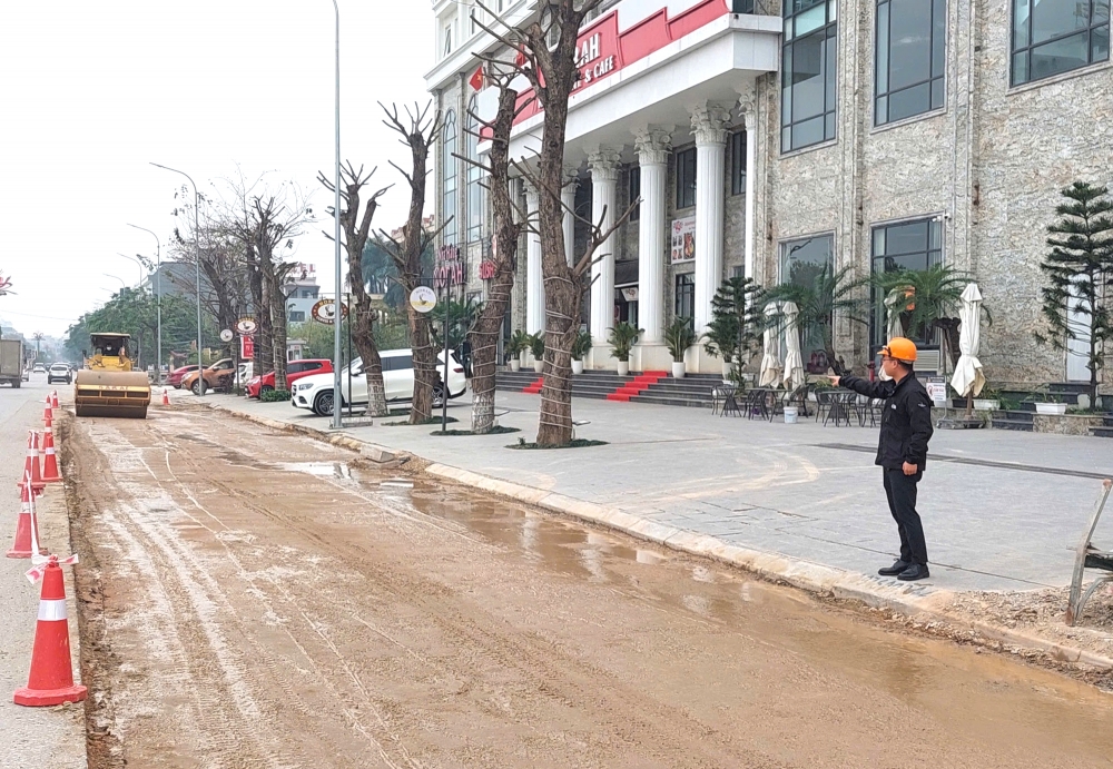 Để nhân dân đón Tết an vui, thuận tiện đi lại, Ban quản lý dự án phường Vĩnh Phúc yêu cầu các nhà thầu bám sát tiến độ, tập trung thi công dứt điểm từng hạng mục.