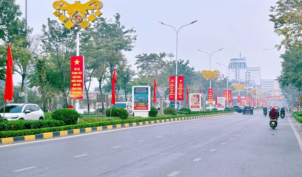 Không khí đón Xuân mới ngập tràn trên các tuyến đường.