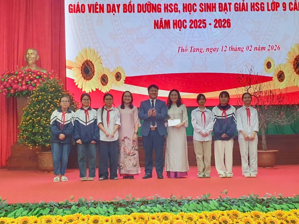 Xã Thổ Tang: Tuyên dương, khen thưởng giáo viên giỏi và học sinh đạt giải cấp tỉnh