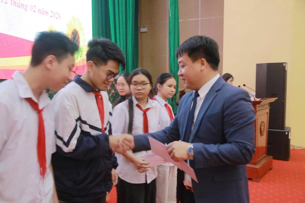 Xã Thổ Tang: Tuyên dương, khen thưởng giáo viên giỏi và học sinh đạt giải cấp tỉnh