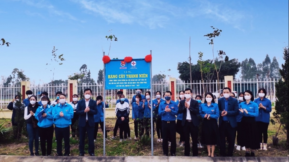 Vĩnh Phúc: Trao tặng công trình "Hàng cây thanh niên" cho Trường THPT Nguyễn Thị Giang