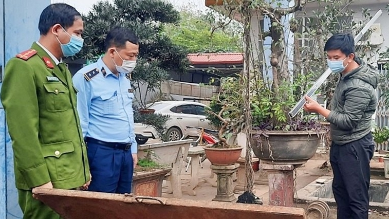 Vĩnh Phúc: Kiểm tra cửa hàng kinh doanh xăng dầu thông báo hết xăng, ngừng bán hàng