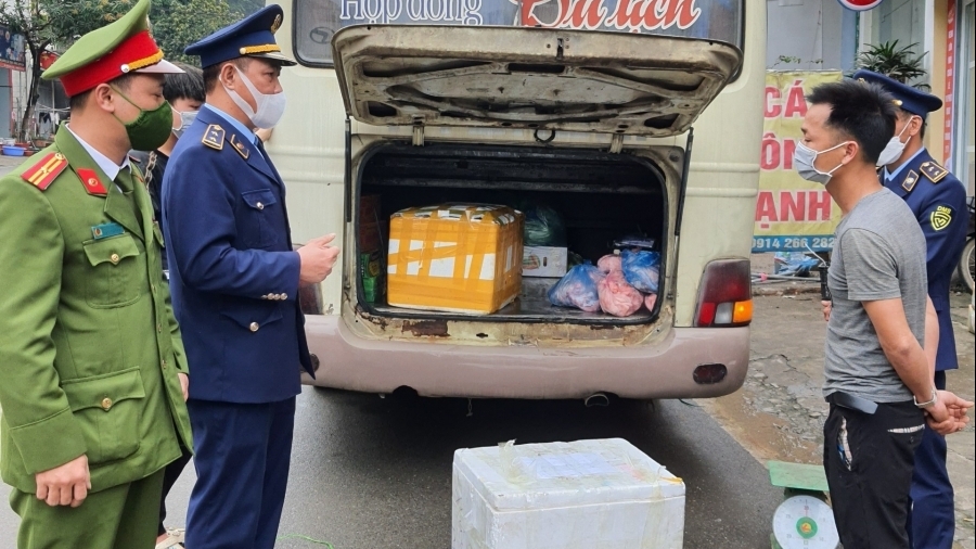 Hà Giang: Phát hiện gần 4kg pháo trên xe khách