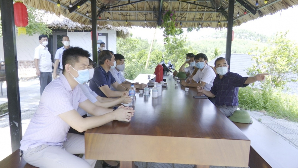 Đ/c Phan Tiến Dũng, Phó bí thư Thành ủy, Chủ tịch UBND thành phố đi kiểm tra và chỉ đạo xử lý công trình sai phạm khu du lịch sinh thái Phú Lâm FARMSTAY tại xã Ngọc Thanh.