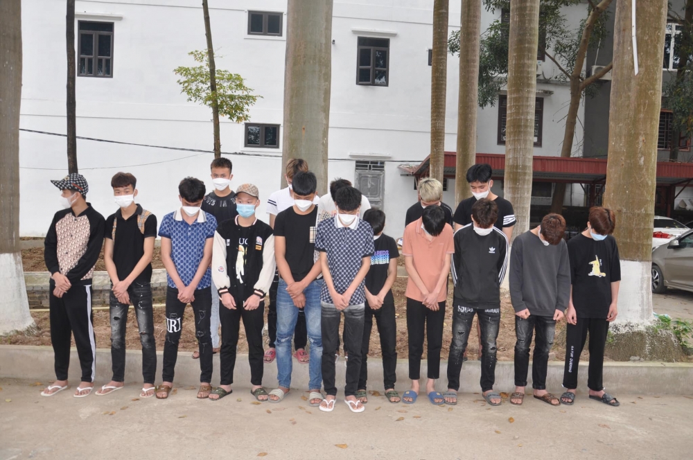 Triệu tập 14 thanh thiếu niên hẹn nhau mang hung khí chuẩn bị hỗn chiến Triệu tập 14 thanh thiếu niên hẹn nhau mang hung khí chuẩn bị hỗn chiến