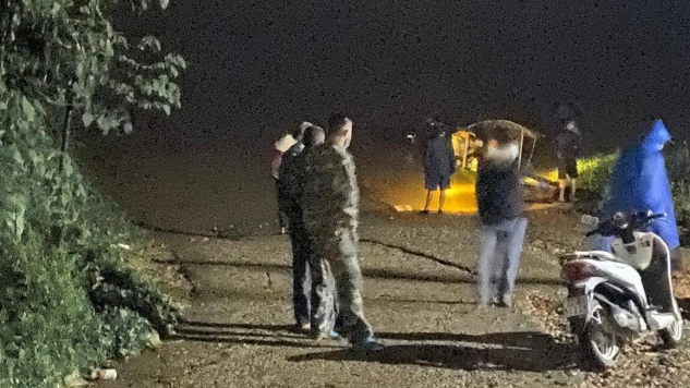 Tuyên Quang: Lật đò, mẹ và con 5 tuổi mất tích