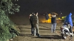 Tuyên Quang: Lật đò, mẹ và con 5 tuổi mất tích