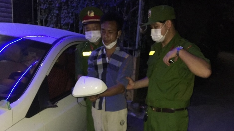 Vĩnh Phúc: Bắt đối tượng bẻ trộm gương ô tô