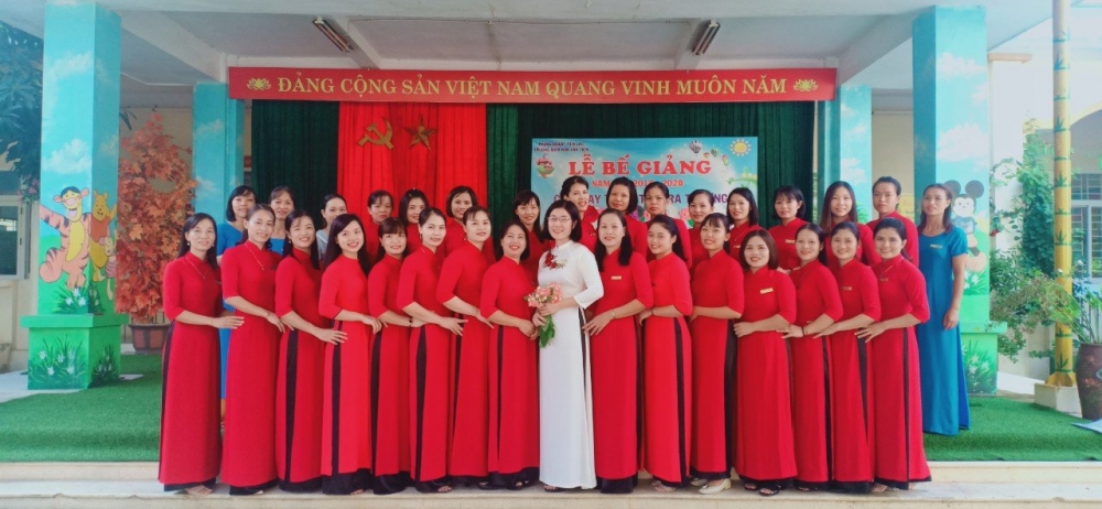 Tập thể giáo viên trường MN Văn Tiến, huyện Yên Lạc