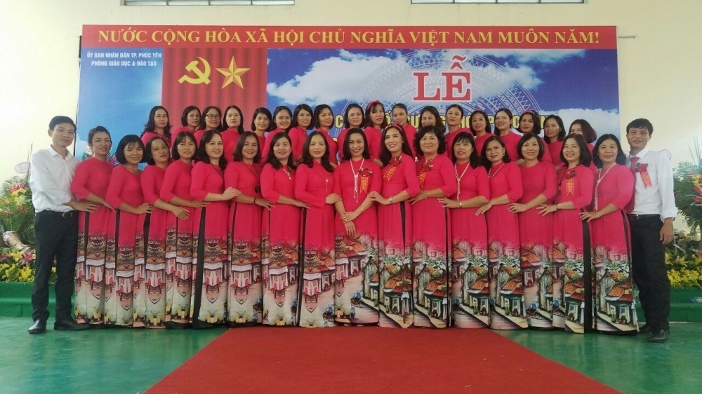 Trường THCS Phúc Yên vinh dự đón nhận bằng khen Thủ tướng Chính phủ