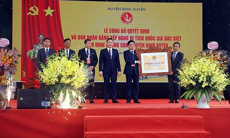 Huyện Bình Xuyên tổ chức công bố quyết định và đón nhận Di tích quốc gia đặc biệt cụm đình Hương Canh.